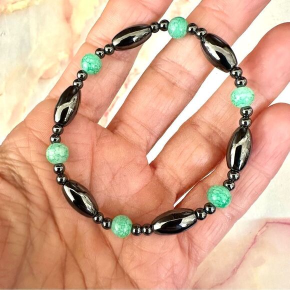 Hematite magnetic green beaded stretchy bracelet - Picture 3 of 7